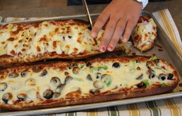 Pizza rápida e simples com pão francês