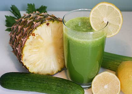 Então hoje vamos te ensinar essa receita de Suco Detox de abacaxi e pepino, os sucos de desintoxicação ajudam a perder peso e a limpar o corpo porque possuem poucas calorias,