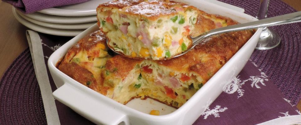 Omelete suflê de forno deliciosa e fácil refeição para seu almoço ou jantar