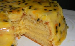 Torta Gelada de Maracujá molhadinha e deliciosa vem aprender