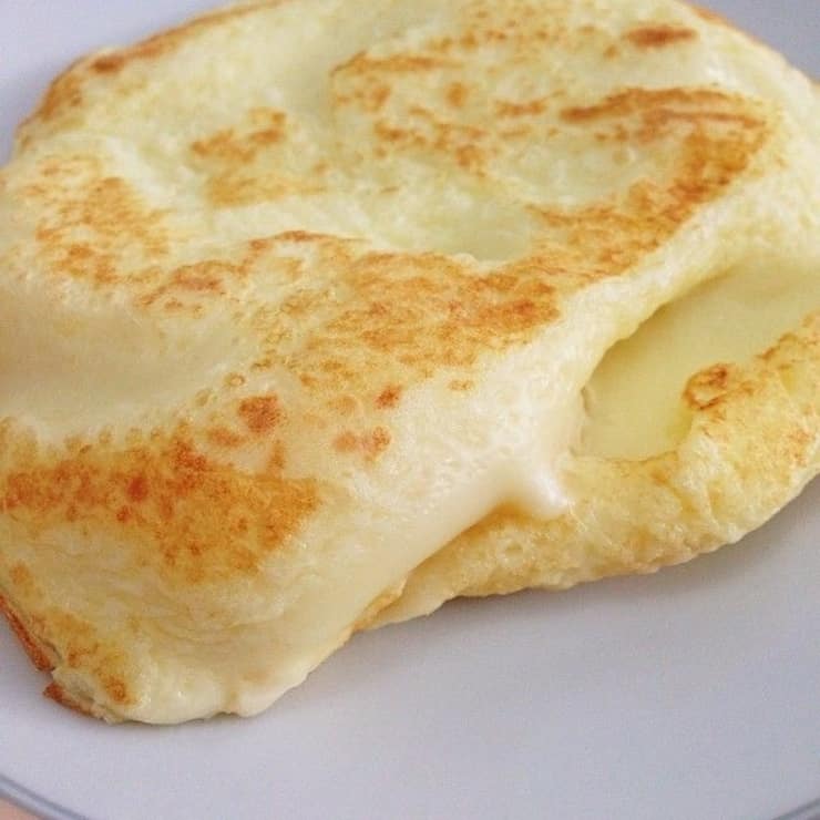 Pão de queijo de frigideira com massa de tapioca