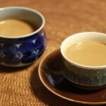 Chá mate com leite saúde e gostosura numa xícara venha ver