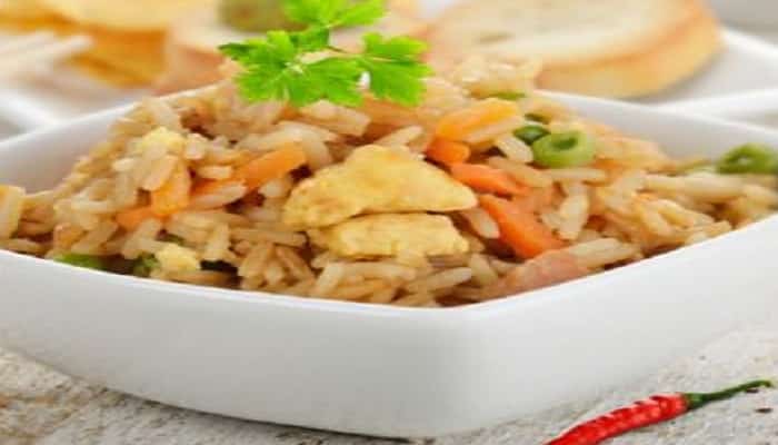 Frango com arroz é um almoço delícioso e rápido de fazer venha ver
