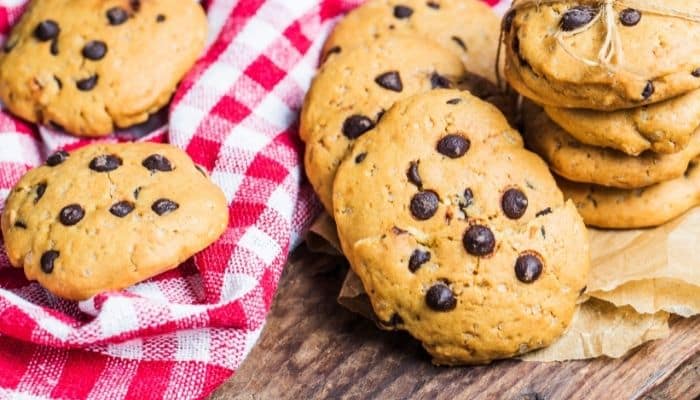 Cookies com gotas de chocolate com o segredo para ficar maciozinho