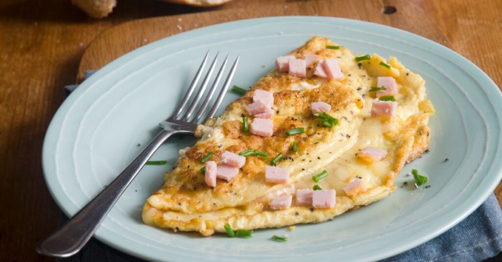Omelete gostoso fácil de fazer perfeito para café da manhã confira