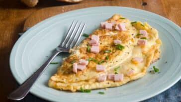 Omelete gostoso fácil de fazer perfeito para café da manhã confira
