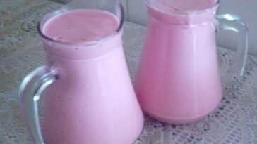 Iogurte caseiro cremoso de morango