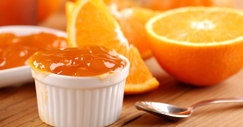 Geléia de laranja perfeita para comer com torrada e requeijão