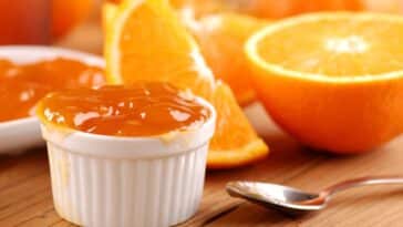Geléia de laranja perfeita para comer com torrada e requeijão