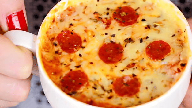 Pizza de caneca, uma alternativa SENSACIONAL para a janta