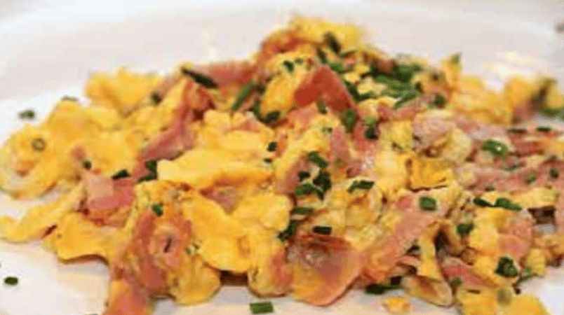 Ovos mexidos nutritivos saudáveis e gostosos