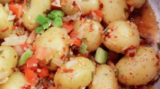 Batatas assadas com calabresa o acompanhamento perfeito para um almoço