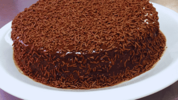 Bolo de chocolate estilo brownie