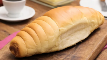 Pão Caseiro macio quentinho perfeito para comer com manteiga