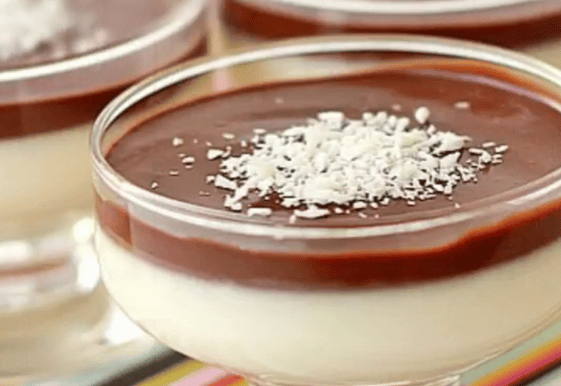 Doce de coco com chocolate uma receita perfeita gelada