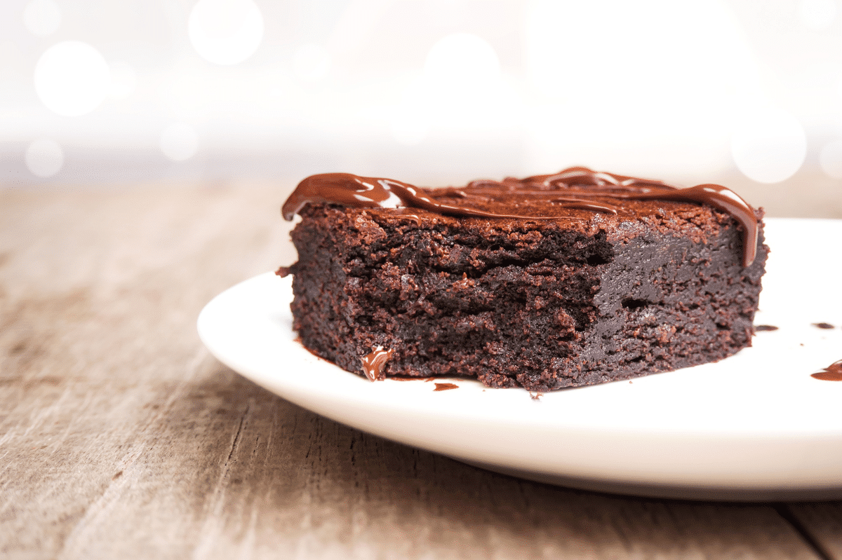 Prepare este irresistível brownie de chocolate de micro-ondas