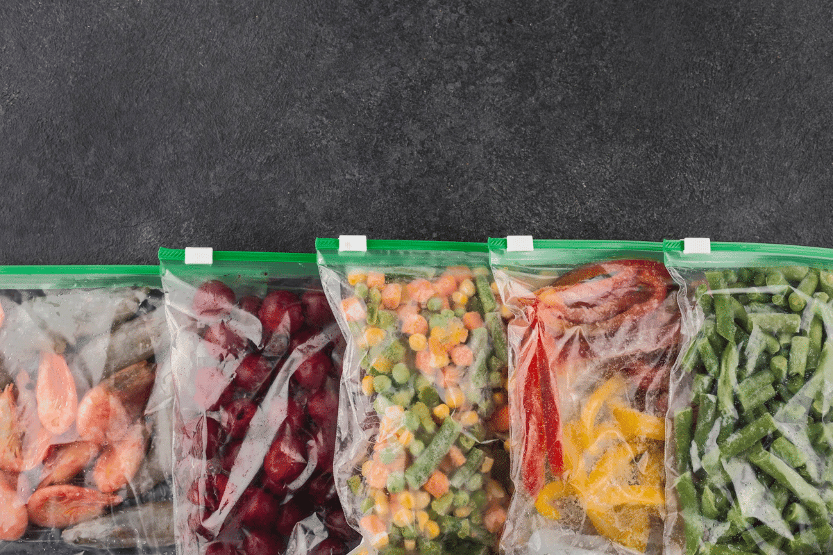 Como descongelar alimentos no microondas