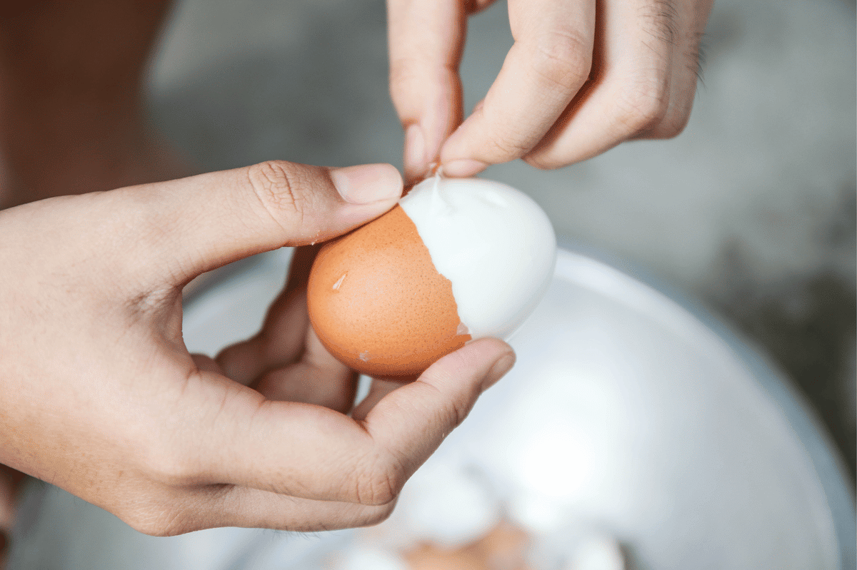 Descascar um ovo facilmente - truque simples e rápido