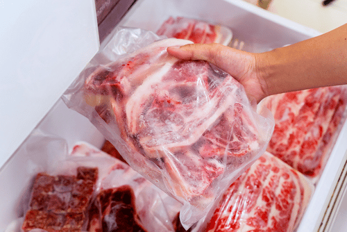 Descongelar carne vermelha: conheça os dois métodos mais eficientes!