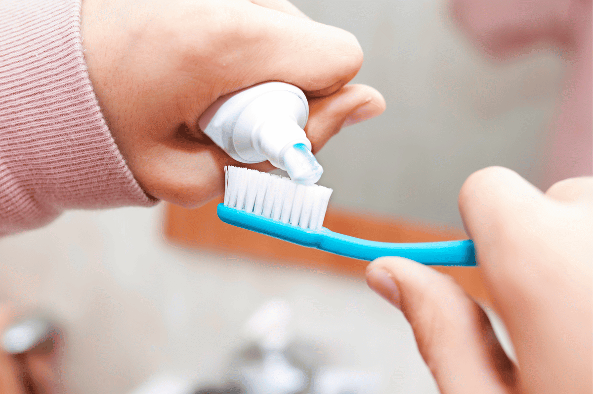 Como tirar mancha de pasta de dente: aprenda em 3 etapas!