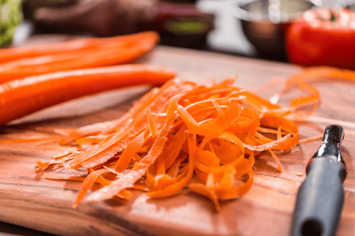 Lascas de cenoura na airfryer: Aperitivo simples e delicioso