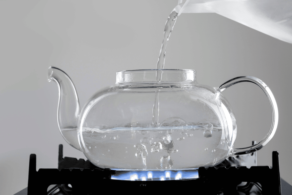Como não derramar água fervendo no fogão