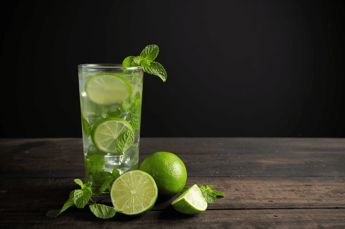 Benefícios de água com limão