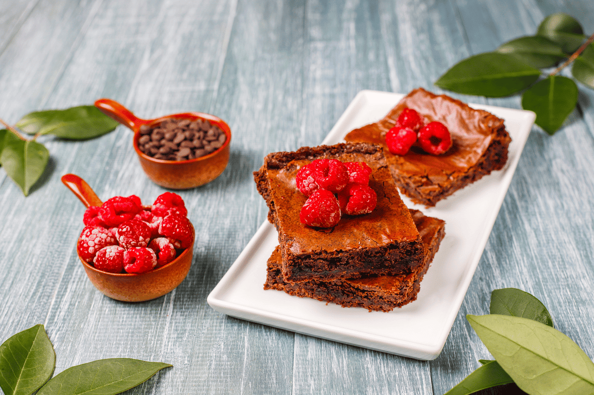 Aprenda como fazer brownie com framboesa
