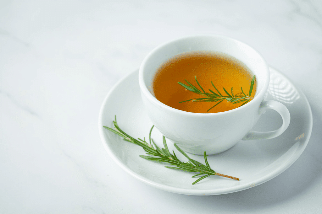 Confira como fazer chá de alecrim com gengibre