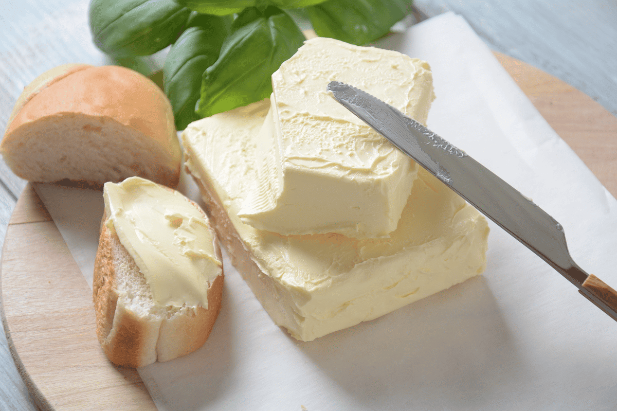 Aprenda como fazer manteiga temperada