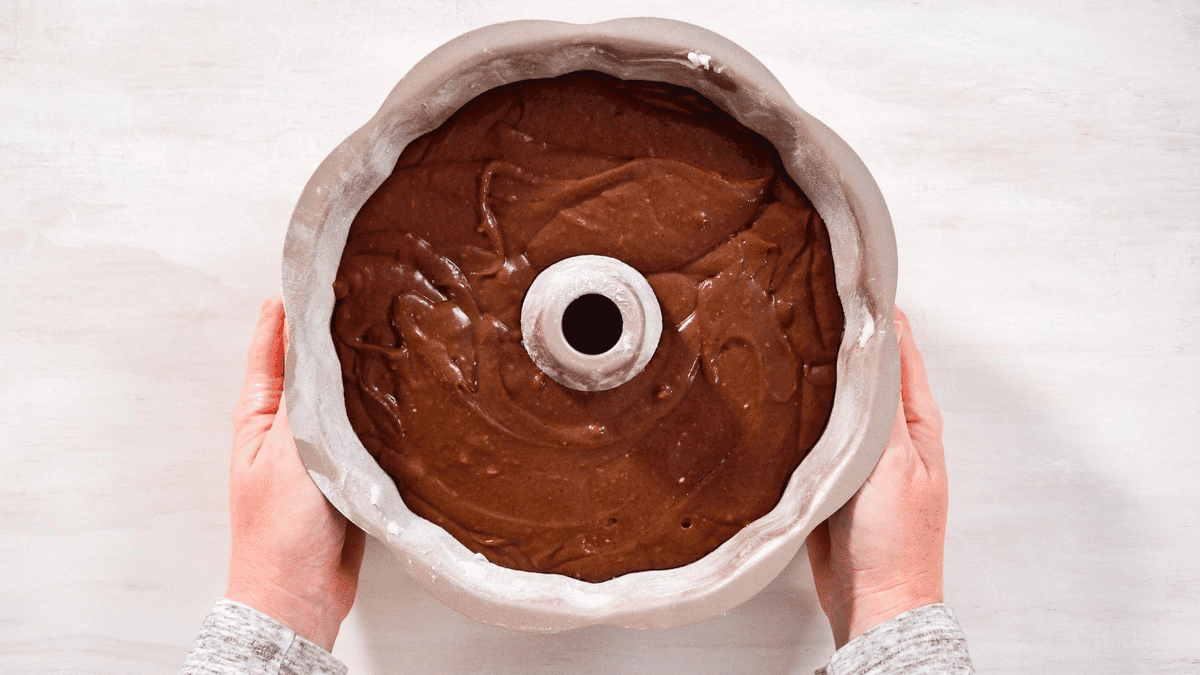Como untar a forma de bolo