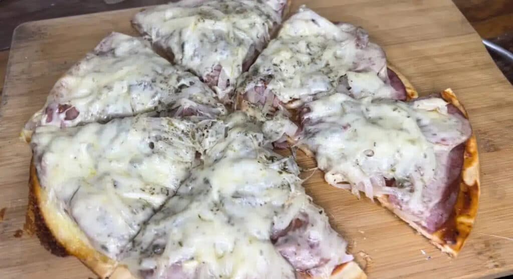 Pizza de Calabresa Caseira: Receita Deliciosa e Fácil de Preparar