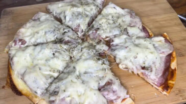 Pizza de Calabresa Caseira: Receita Deliciosa e Fácil de Preparar