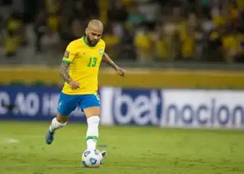 INSS e Estrelas do Futebol: O Que o Futuro Reserva para Daniel Alves, Robinho e Bruno?